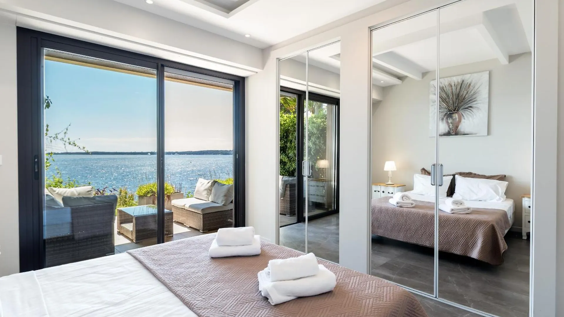 Adriana By Terry'S Homes Waterfront Seaview Beach Cannes