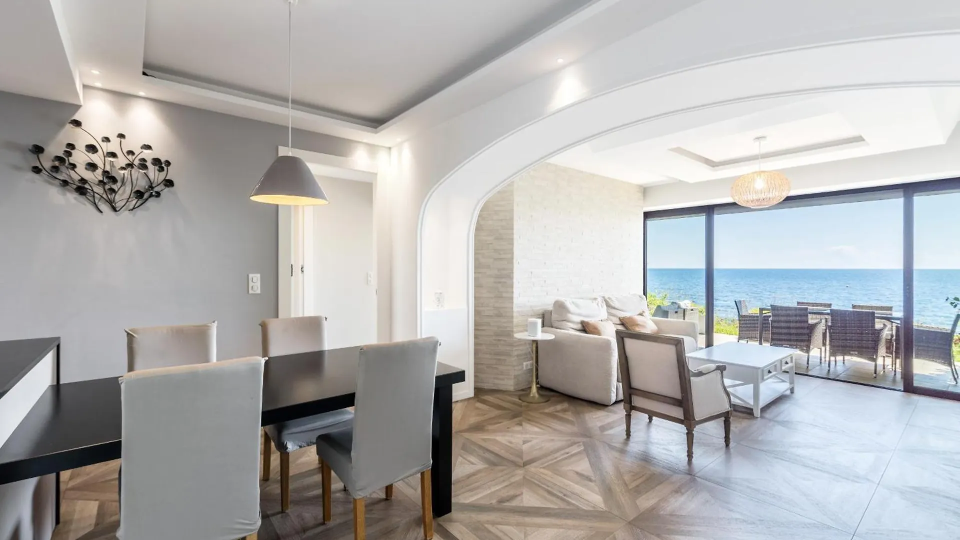 Adriana By Terry'S Homes Waterfront Seaview Beach Cannes Appartamento