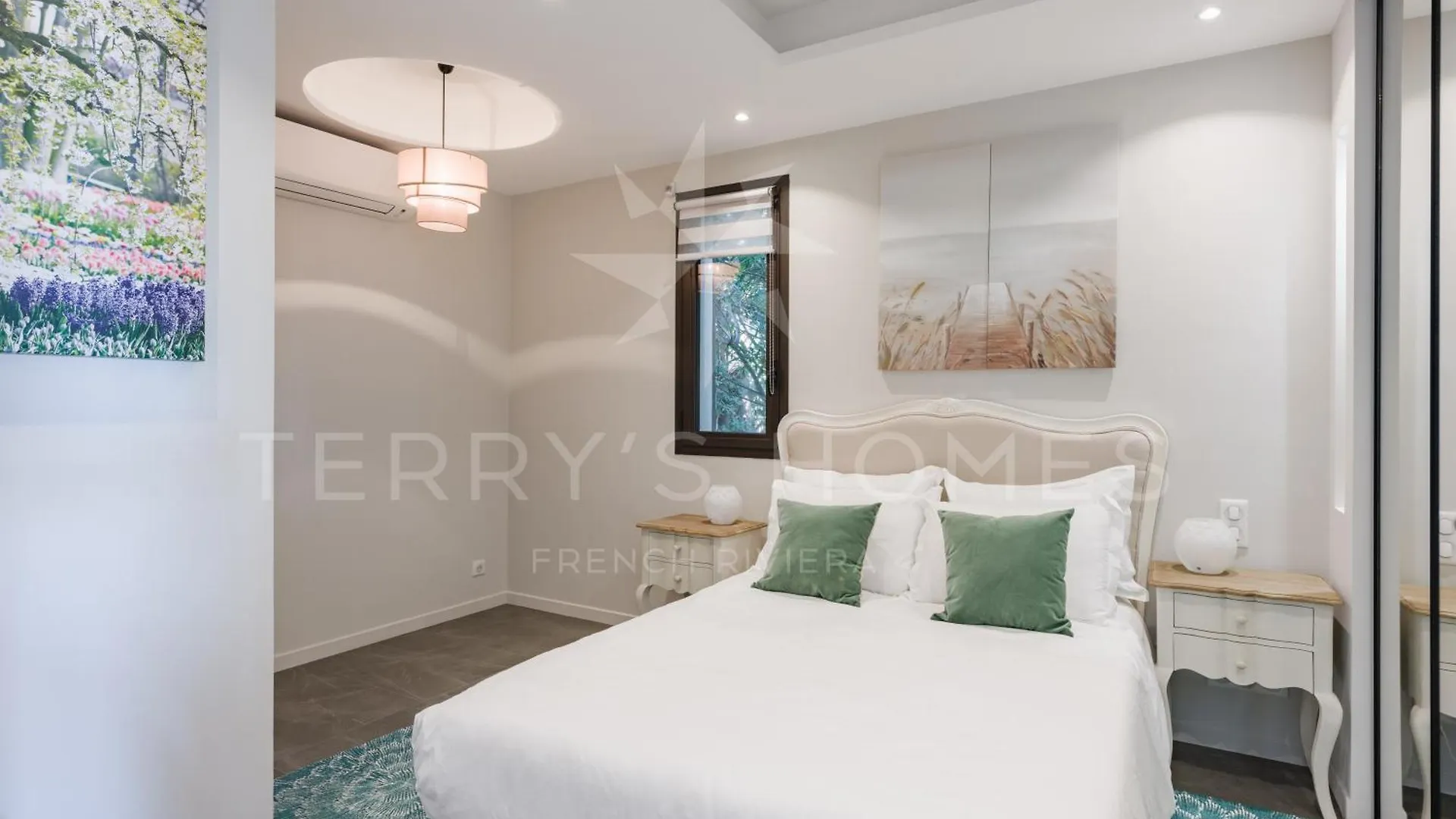 Adriana By Terry'S Homes Waterfront Seaview Beach Cannes Apartment