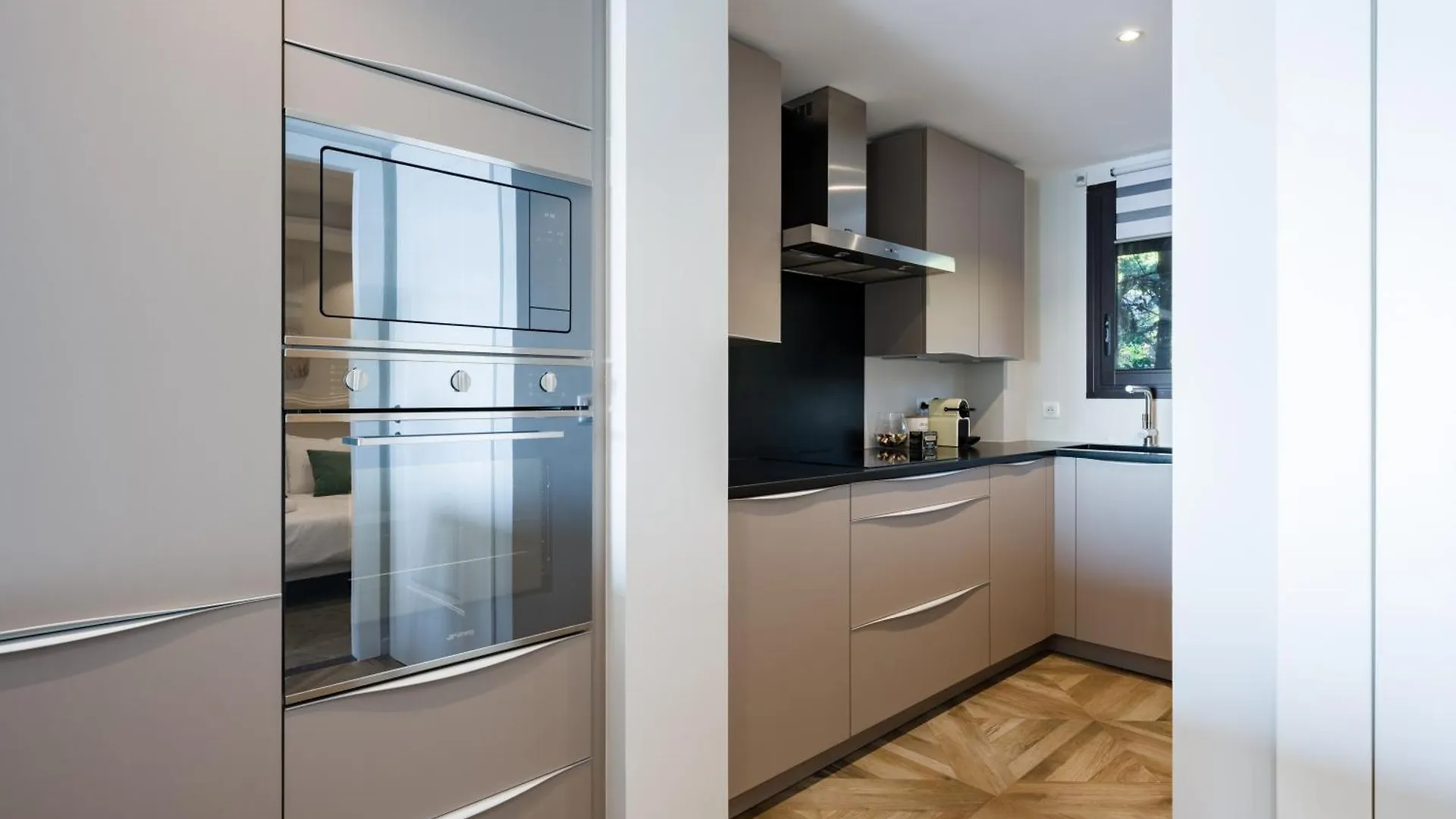 Adriana By Terry'S Homes Waterfront Seaview Beach Cannes Apartment