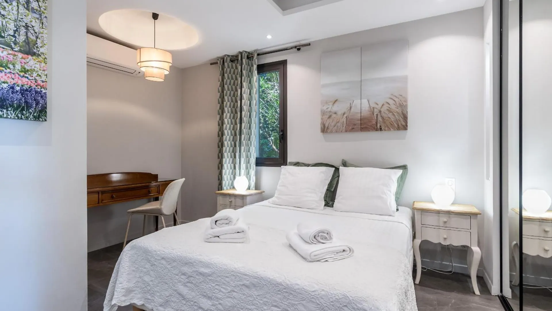 Adriana By Terry'S Homes Waterfront Seaview Beach Cannes 0*,  France
